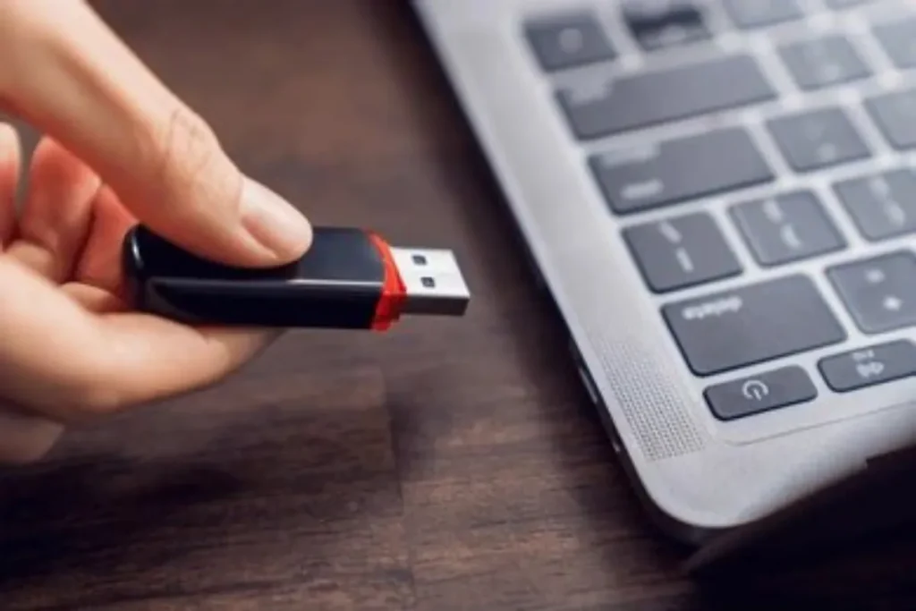Flash USB Drive and USB ports